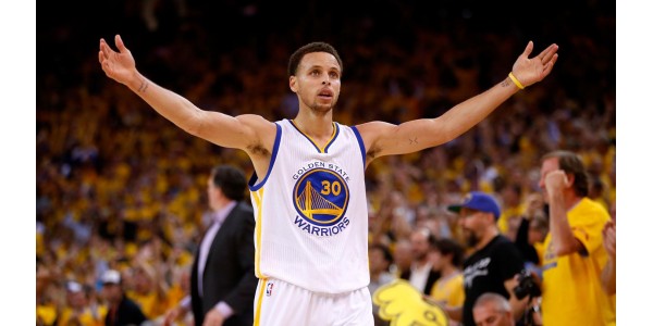 Stephen Curry tuhoaa koripallon urheilun