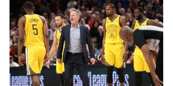 Steve Kerr valitti Lakersin tilannetta